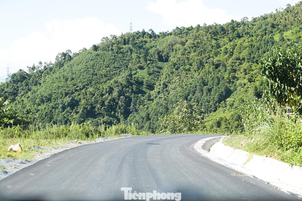 Tuyến đường nối Lai Châu với cao tốc Nội Bài - Lào Cai sẽ rút ngắn đáng kể thời gian di chuyển từ Hà Nội đến trung tâm hành chính tỉnh Lai Châu. Ảnh: Hân Nguyễn. Tuyến đường nối Lai Châu với cao tốc Nội Bài - Lào Cai sẽ rút ngắn đáng kể thời gian di chuyển từ Hà Nội đến trung tâm hành chính tỉnh Lai Châu. Ảnh: Hân Nguyễn.