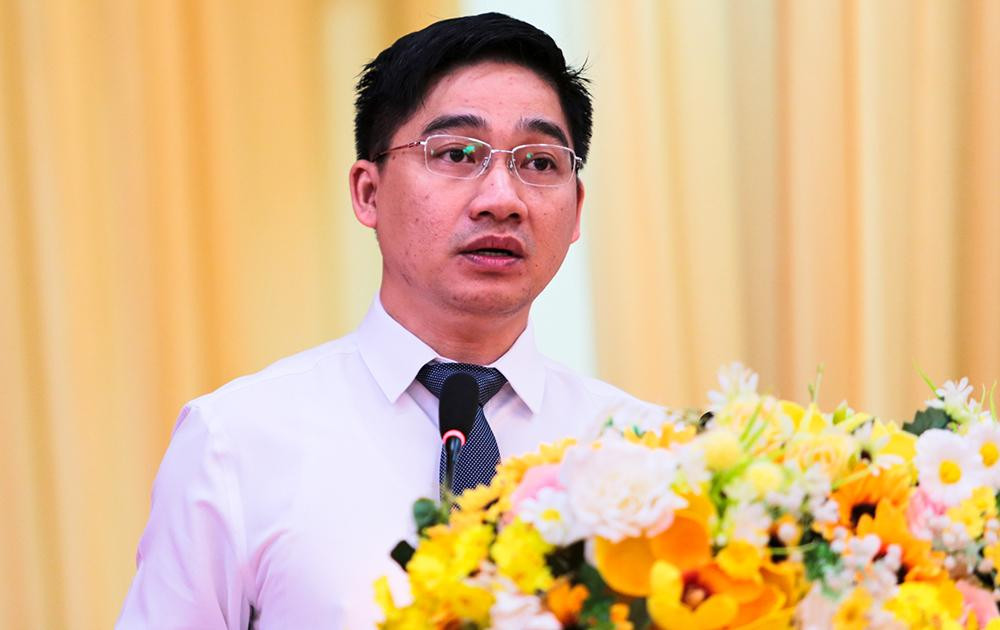 Ông Trần Quang Vinh - Phó Giám đốc sở Xây dựng công bố đồ án quy hoạch xây dựng vùng huyện Mù Cang Chải. Ảnh: Hân Nguyễn.