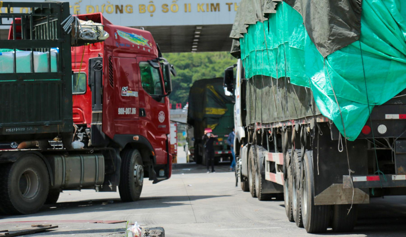 Tuy nhiên, số lượng xe xuất khẩu trong 3 ngày chỉ đạt 65 xe, trong đó có 16 xe thanh long, 45 xe vải và 4 xe chở chuối xanh.