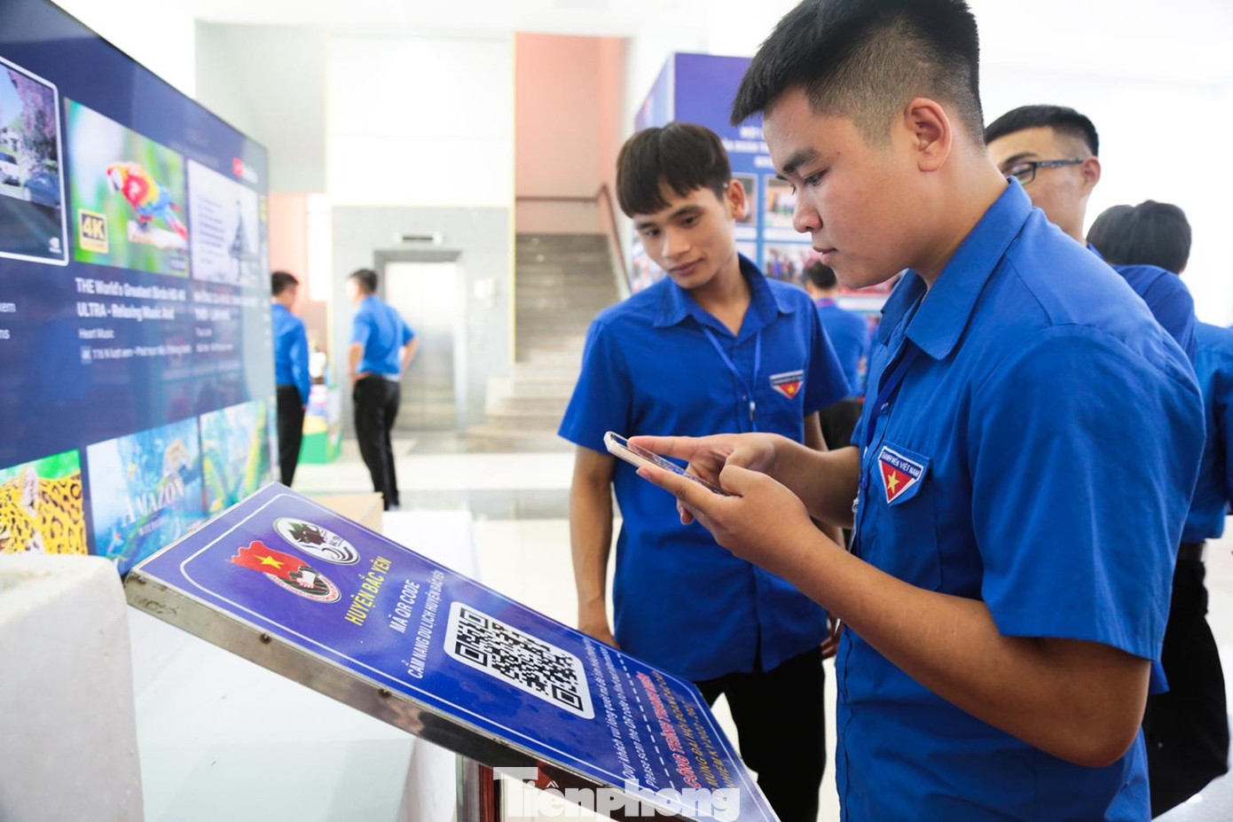 Công trình thanh niên của huyện Bắc Yên cho phép người sử dụng điện thoại quét mã QR để hiển thị các địa điểm du lịch, danh thắng nổi tiếng của địa phương.