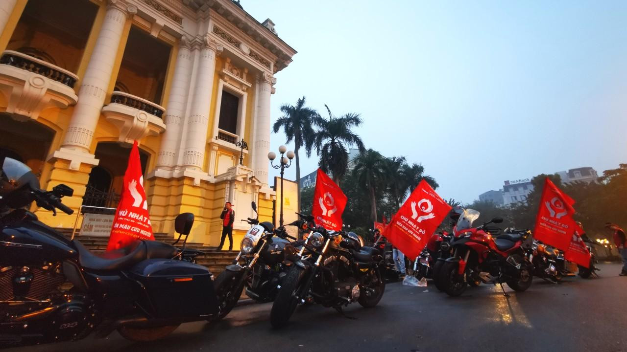 Dàn mô tô nổi bật với những mẫu mô tô đường trường đầy phong cách.