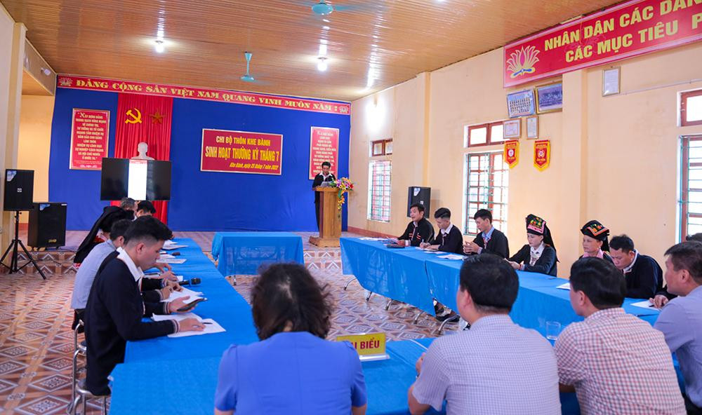 Buổi sinh hoạt thường kỳ tháng 7 chi bộ thôn Khe Bành với 15/15 (đạt 100%) đảng viên đã biết cài đặt, sử dụng được nền tảng số “Sổ tay đảng viên điện tử tỉnh Yên Bái”.