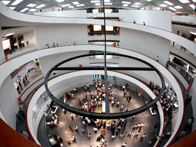 Bảo tàng Hà Nội được xây dựng 2.300 tỷ đồng, nhưng hiếm khi Bảo tàng Hà Nội có khách như ngày khánh thành. Ảnh: Huy Hùng