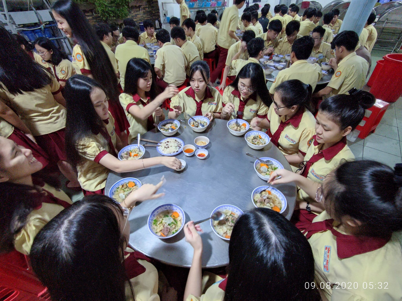 Thí sinh thi xong môn Toán THPT: Đề không bất ngờ, cập nhật giải đề tại đây ảnh 31