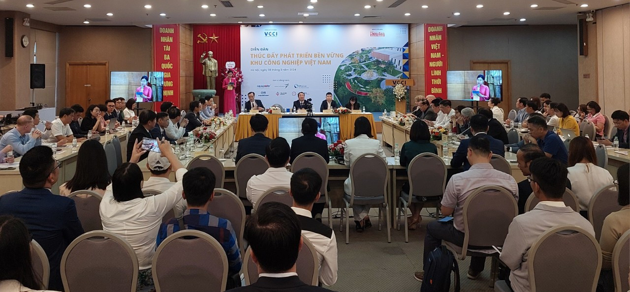 Diễn đàn thúc đẩy phát triển bền vững khu công nghiệp do VCCI tổ chức.