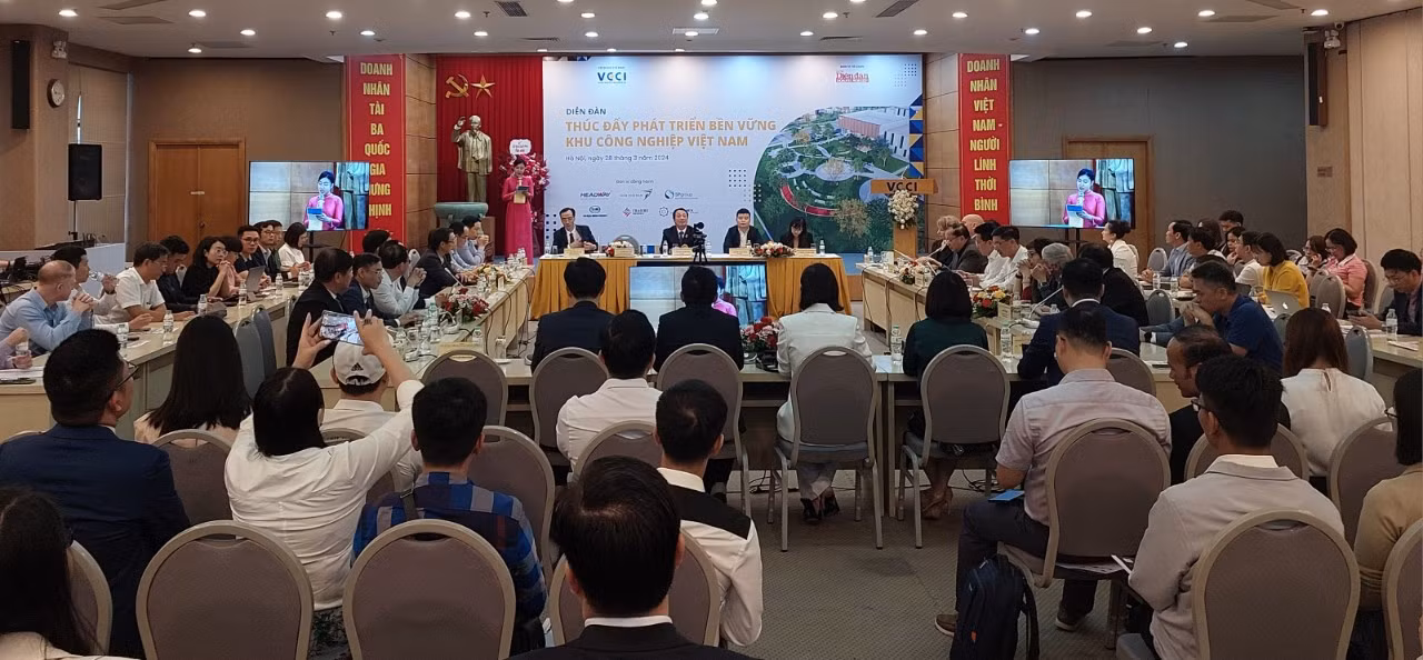 Diễn đàn thúc đẩy phát triển bền vững khu công nghiệp do VCCI tổ chức.