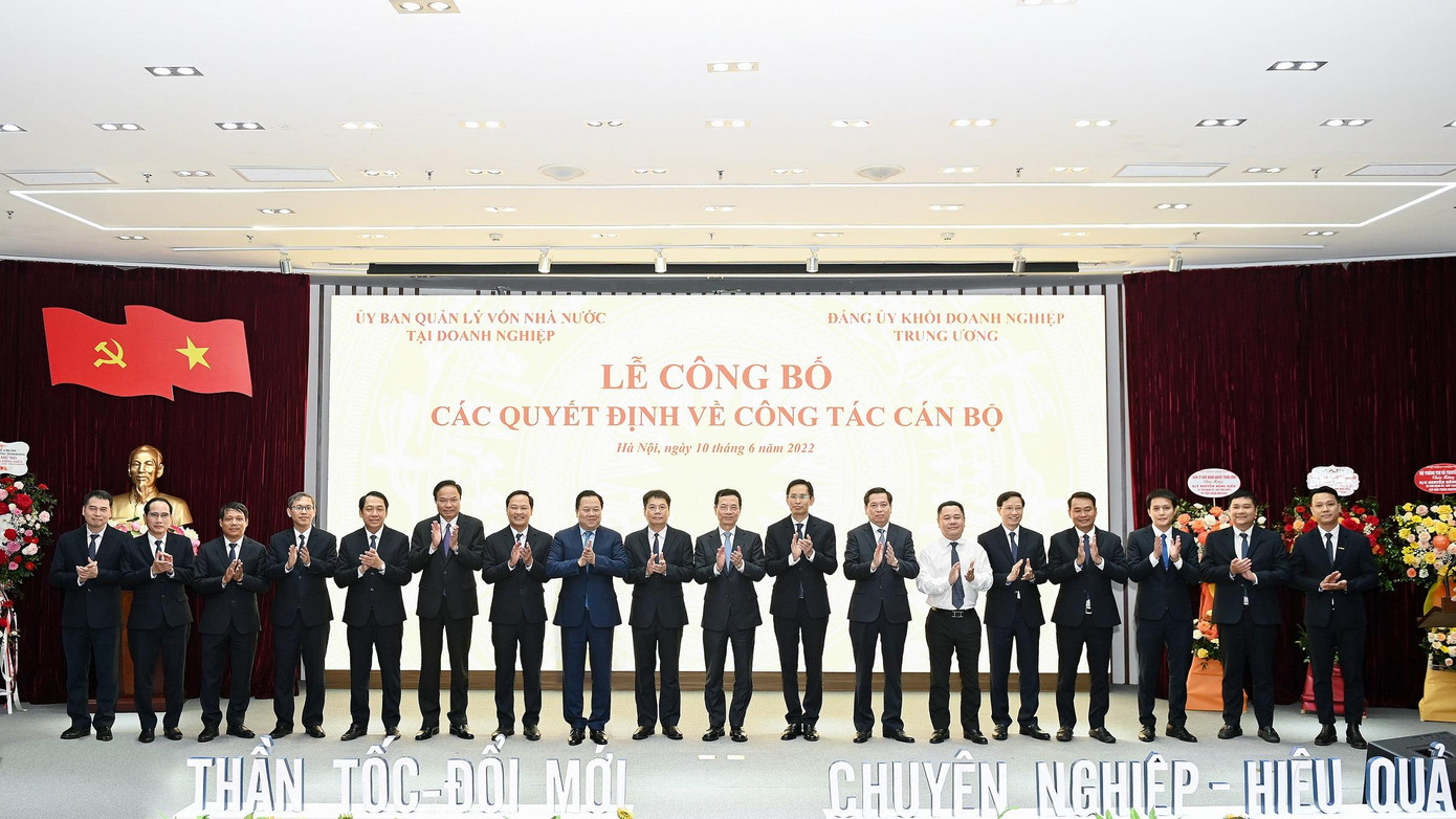 Đại diện Ủy ban Quản lý vốn nhà nước tại DN, Đảng ủy khối Doanh nghiệp Trung ương, Bộ Thông tin & Truyền thông và các đại biểu tham dự sự kiện chụp hỉnh kỷ niệm Đại diện Ủy ban Quản lý vốn nhà nước tại DN, Đảng ủy khối Doanh nghiệp Trung ương, Bộ Thông tin & Truyền thông và các đại biểu tham dự sự kiện chụp hỉnh kỷ niệm