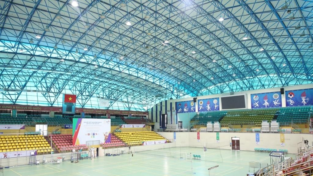 Nhà thi đấu này có sức chứa trên 2.500 chỗ ngồi.