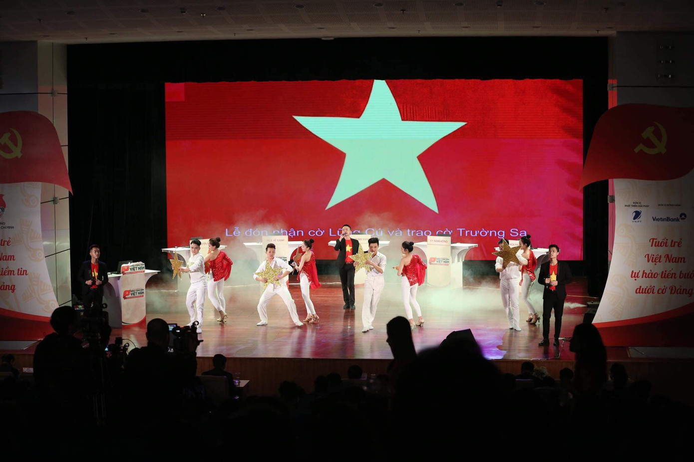 Đội Tình nguyện trẻ giành giải Nhất cuộc thi tìm hiểu Đảng Cộng sản Việt Nam ảnh 16