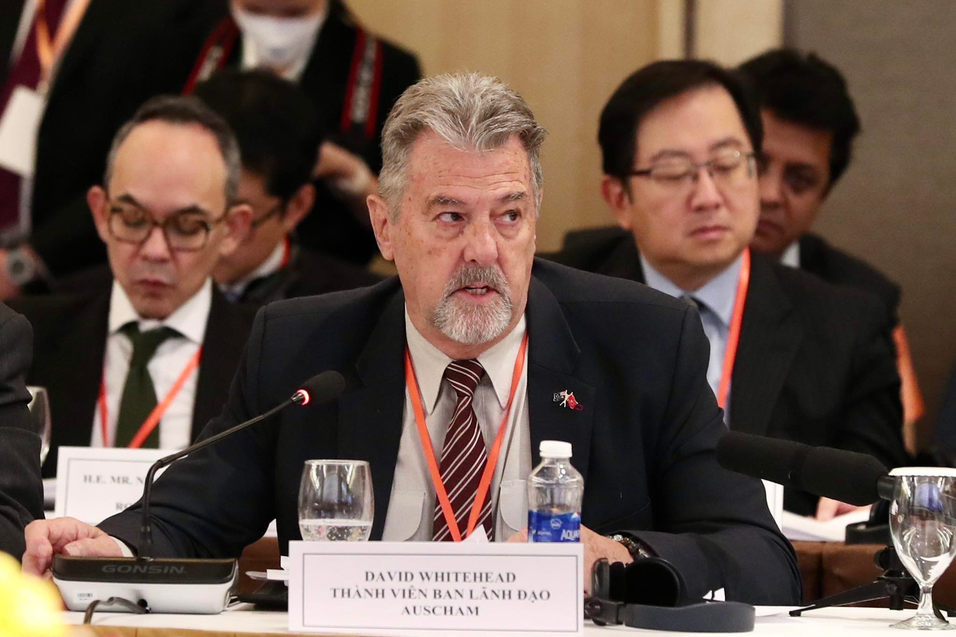 Đại diện Amcham đề xuất đơn giản hóa nhiều thủ tục hành chính. Đại diện Amcham đề xuất đơn giản hóa nhiều thủ tục hành chính.