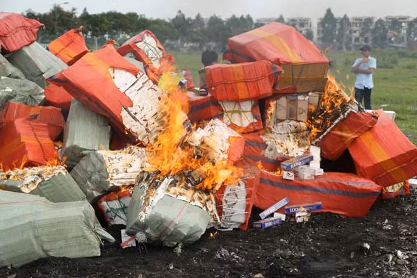 Quản lý thị trường đẩy mạnh truy quét thuốc lá điếu nhập lậu ảnh 2