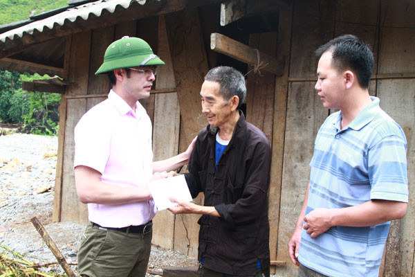 Ấm tình người sau cơn lũ ảnh 4