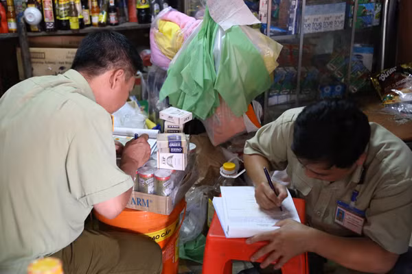 Quản lý thị trường đẩy mạnh truy quét thuốc lá điếu nhập lậu ảnh 1