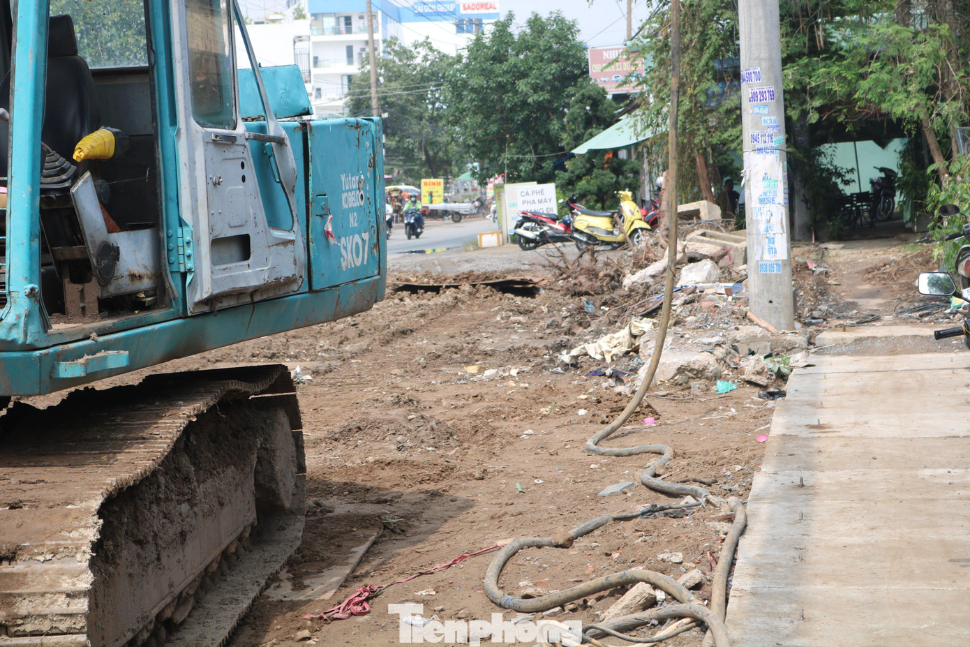 Đại diện UBND TP Thủ Đức cũng cho biết, TP đang tập trung, tích cực vận động người dân bàn giao mặt bằng cho chủ đầu tư, đơn vị thi công sớm hoàn thành dự án nâng cấp đường Lương Định Của. Đại diện UBND TP Thủ Đức cũng cho biết, TP đang tập trung, tích cực vận động người dân bàn giao mặt bằng cho chủ đầu tư, đơn vị thi công sớm hoàn thành dự án nâng cấp đường Lương Định Của.