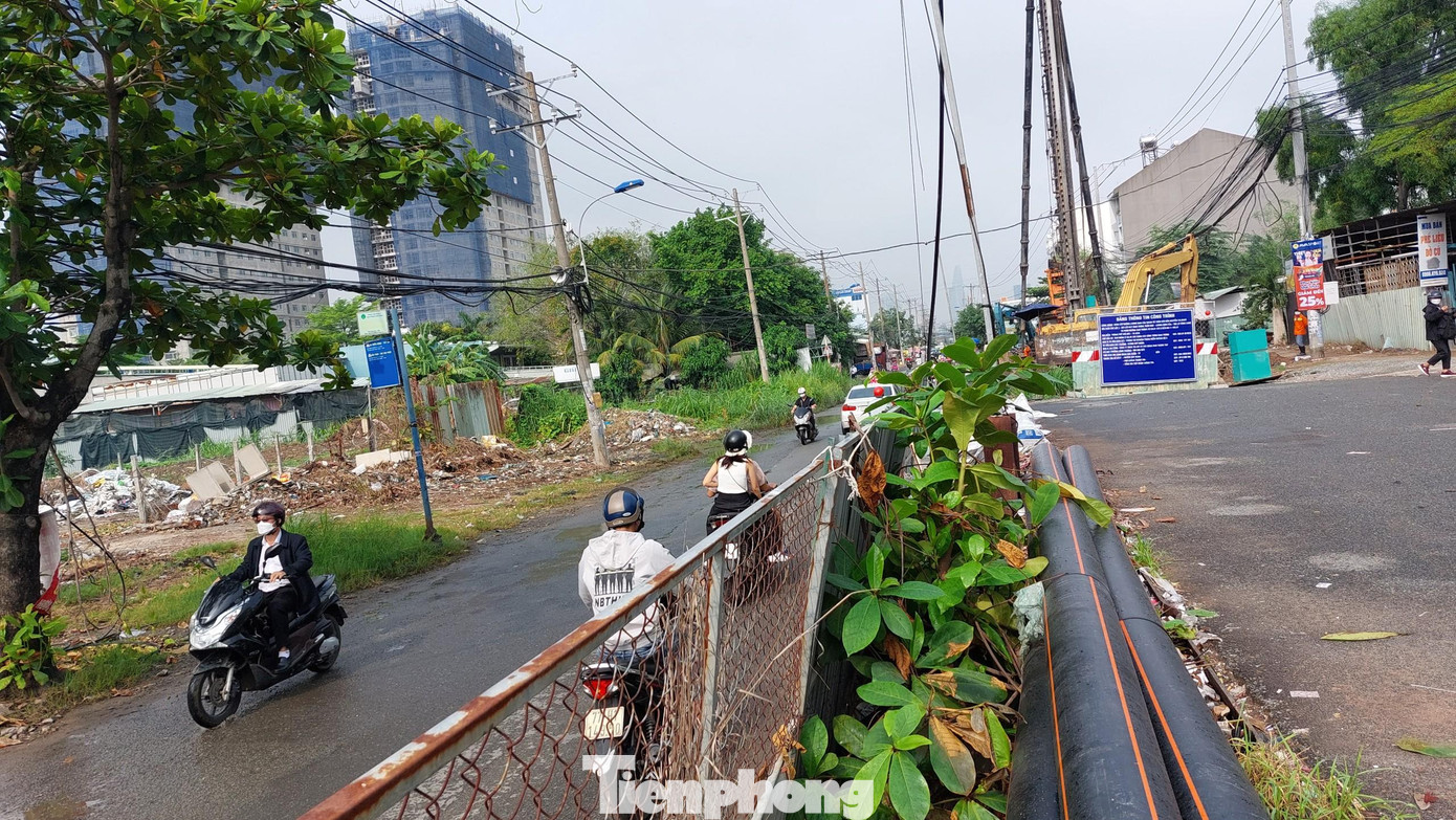 Riêng đoạn từ Nguyễn Hoàng đến nút giao An Phú (khoảng 500m) sẽ được thực hiện đồng bộ với việc thi công nút giao An Phú trong thời gian tới. Tuy chưa thể hoàn thành trong năm nay, nhưng đoạn này sẽ được sửa chữa, hoàn thiện mặt đường để đảm bảo an toàn giao thông. Riêng đoạn từ Nguyễn Hoàng đến nút giao An Phú (khoảng 500m) sẽ được thực hiện đồng bộ với việc thi công nút giao An Phú trong thời gian tới. Tuy chưa thể hoàn thành trong năm nay, nhưng đoạn này sẽ được sửa chữa, hoàn thiện mặt đường để đảm bảo an toàn giao thông.