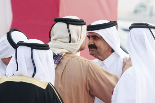 Qatar theo chế độ quân chủ chuyên chế, đứng đầu Nhà nước là Quốc vương Hamad Bin Jasim Bin Jaber Al Thani từ năm 1995. Quốc vương đi thăm các đại gia đình trong ngày Quốc khánh tại Qatar