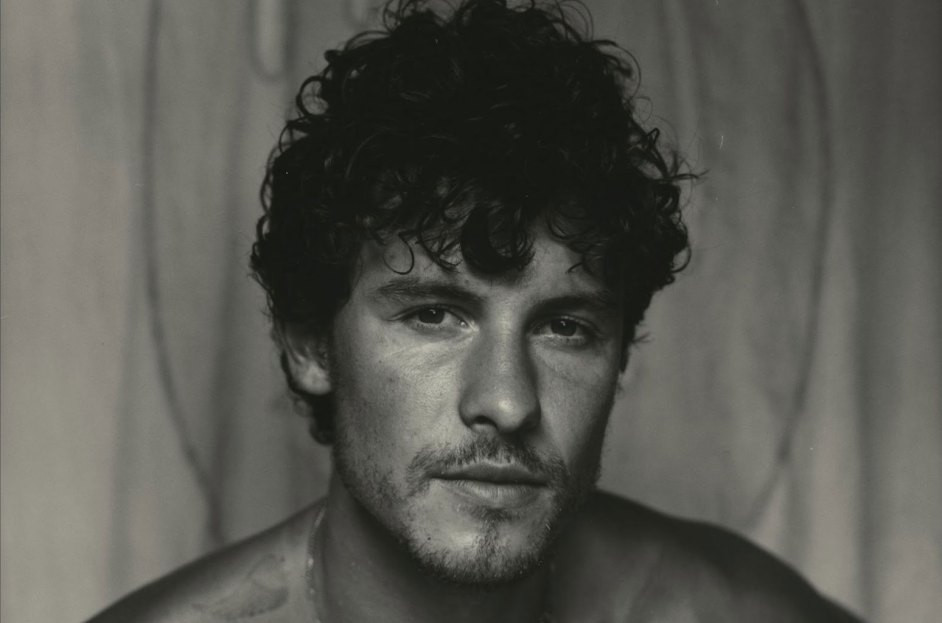 Shawn Mendes từ bỏ chất nhạc Pop làm nên tên tuổi và trở về với sự giản dị trong âm nhạc. Shawn Mendes từ bỏ chất nhạc Pop làm nên tên tuổi và trở về với sự giản dị trong âm nhạc.