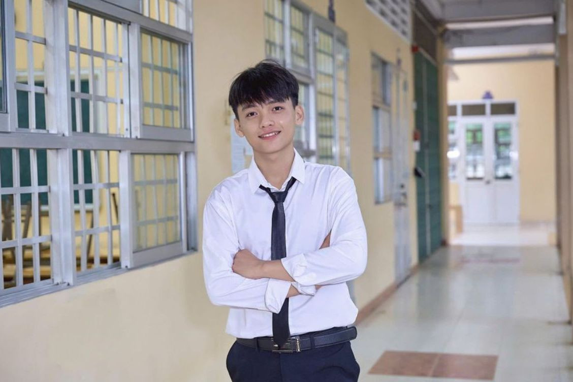 Bất chấp hoàn cảnh gia đình khó khăn, Minh Phát vẫn luôn cố gắng vượt lên để đạt được những thành tích tốt trong học tập. Ảnh: NVCC