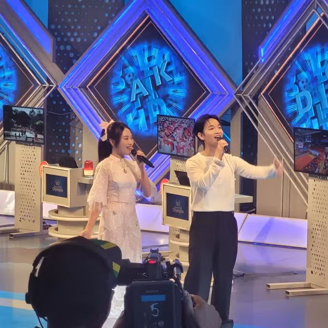 Hoàng Dũng, Phương Mỹ Chi góp giọng tại Chung kết Olympia 24. Ảnh: Fanpage Đường Lên Đỉnh Olympia.