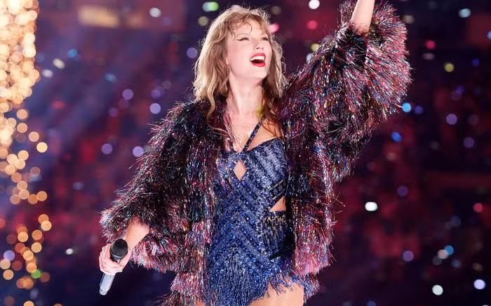 The Eras Tour góp phần củng cố địa vị của Taylor Swift trong ngành giải trí. The Eras Tour góp phần củng cố địa vị của Taylor Swift trong ngành giải trí.