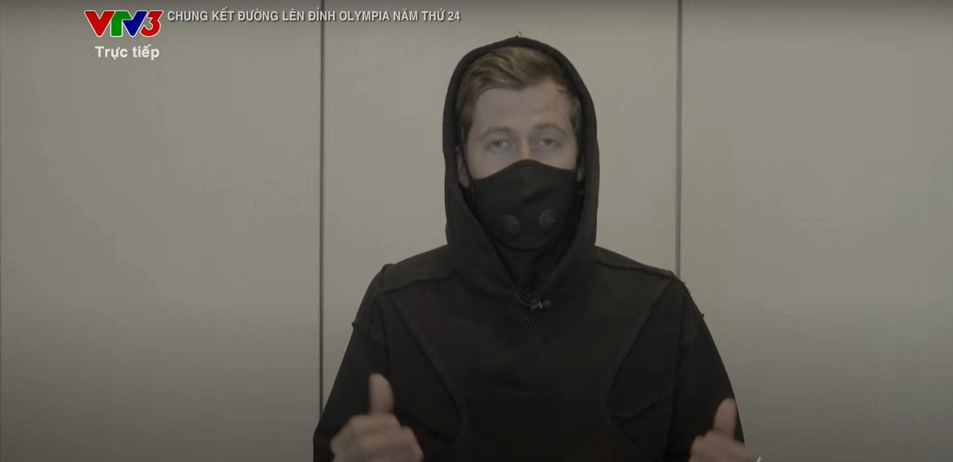 Alan Walker xuất hiện trong phần đặt câu hỏi cho khán giả điểm cầu. Ảnh: Fanpage Đường Lên Đỉnh Olympia. Alan Walker xuất hiện trong phần đặt câu hỏi cho khán giả điểm cầu. Ảnh: Fanpage Đường Lên Đỉnh Olympia.