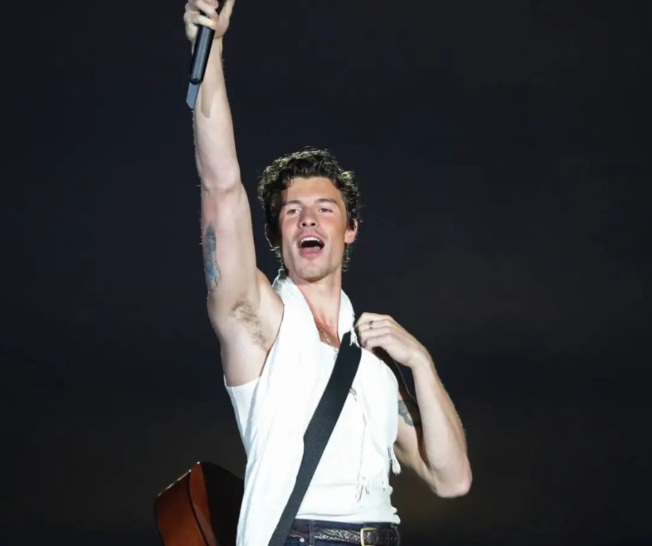 Shawn Mendes chia sẻ về vấn đề xu hướng tính dục tại concert mới đây. Shawn Mendes chia sẻ về vấn đề xu hướng tính dục tại concert mới đây.