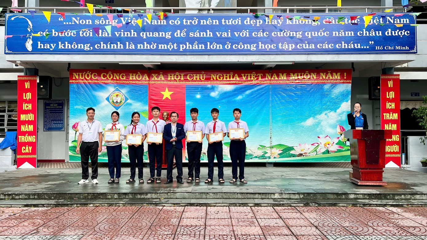 Trong các kỳ thi Học sinh giỏi, trường nhiều lần dẫn đầu quận Liên Chiểu về số lượng giải thưởng. Nguồn: Trường THCS Lương Thế Vinh Trong các kỳ thi Học sinh giỏi, trường nhiều lần dẫn đầu quận Liên Chiểu về số lượng giải thưởng. Nguồn: Trường THCS Lương Thế Vinh