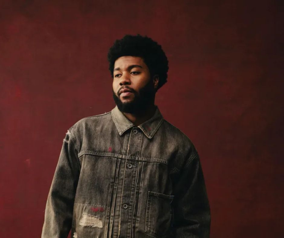 Nam ca sĩ bị buộc công khai bởi bạn trai cũ.