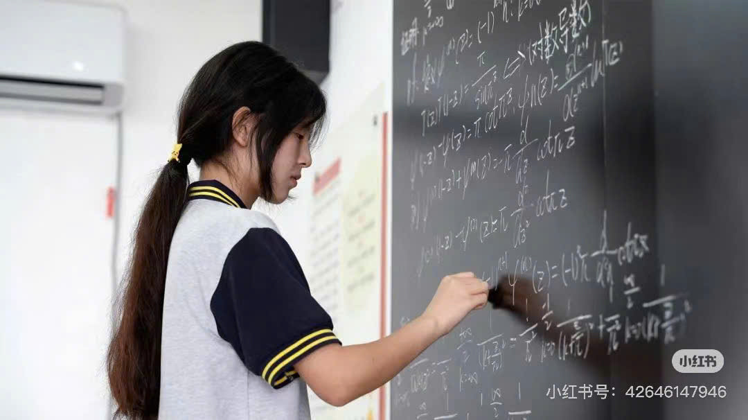 Netizen "quay xe" khi biết loạt thành tích của nữ sinh xứ Trung chỉ là "phông bạt". Nguồn: Xiaohongshu