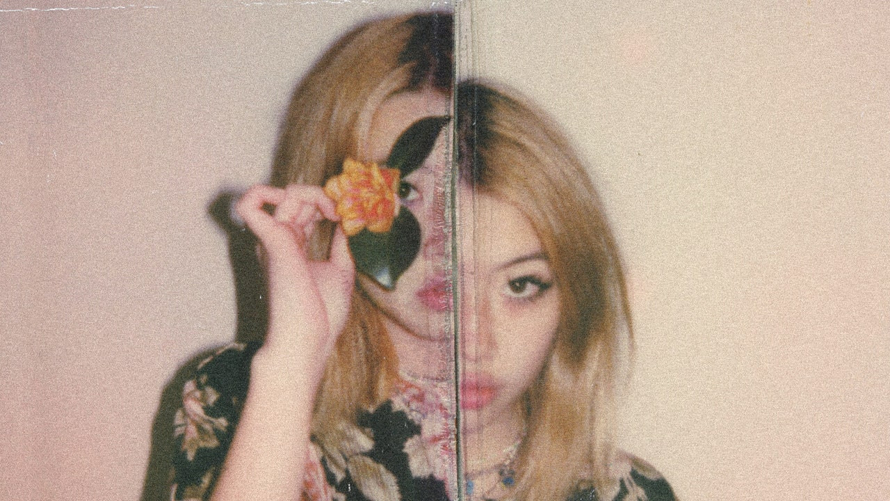 Fake It Flowers nhận về nhiều lời khen của cộng đồng yêu nhạc. Fake It Flowers nhận về nhiều lời khen của cộng đồng yêu nhạc.