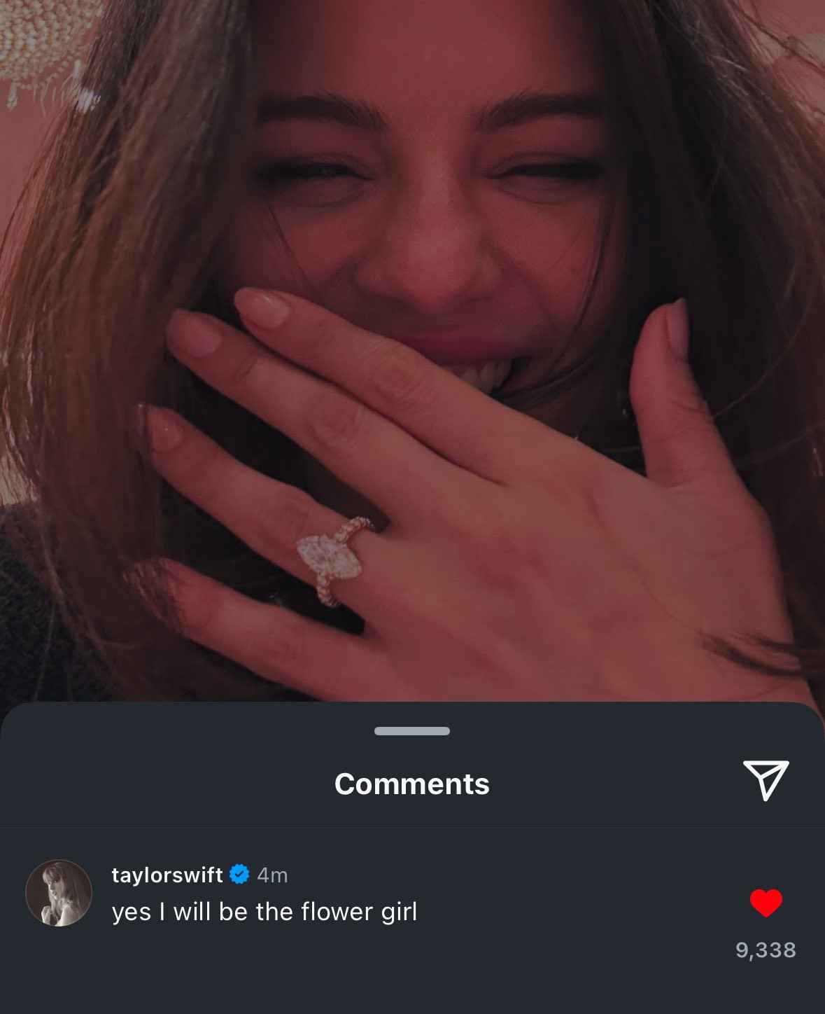 Taylor Swift chúc mừng cô bạn thân. Taylor Swift chúc mừng cô bạn thân.