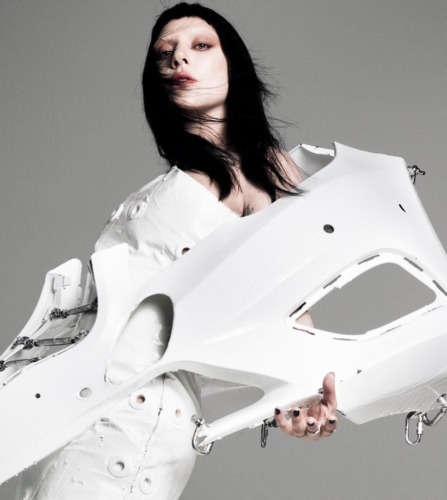 "Mother Monster" Lady Gaga đang trở lại. "Mother Monster" Lady Gaga đang trở lại.