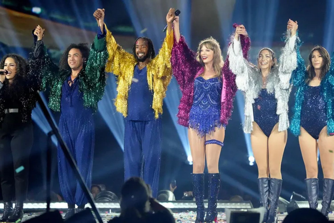 Taylor Swift thưởng hào phóng các nhân viên tham gia tour.