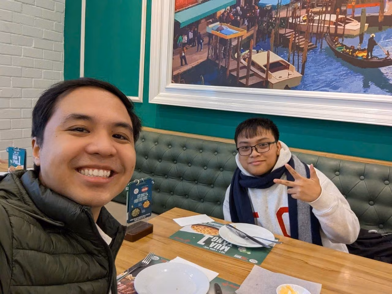 Không chỉ giống nhau ở cái tên, cả hai còn là những nhân tài xuất sắc. Ảnh: Fanpage Đường Lên Đỉnh Olympia Không chỉ giống nhau ở cái tên, cả hai còn là những nhân tài xuất sắc. Ảnh: Fanpage Đường Lên Đỉnh Olympia