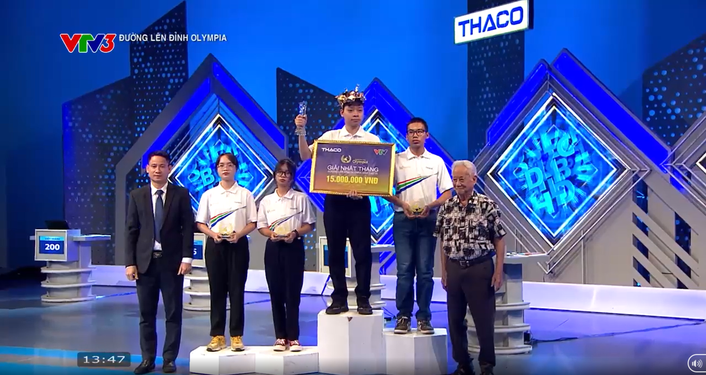 Nam sinh Quốc Học Huế giành vòng nguyệt quế với 270 điểm. Nam sinh Quốc Học Huế giành vòng nguyệt quế với 270 điểm.