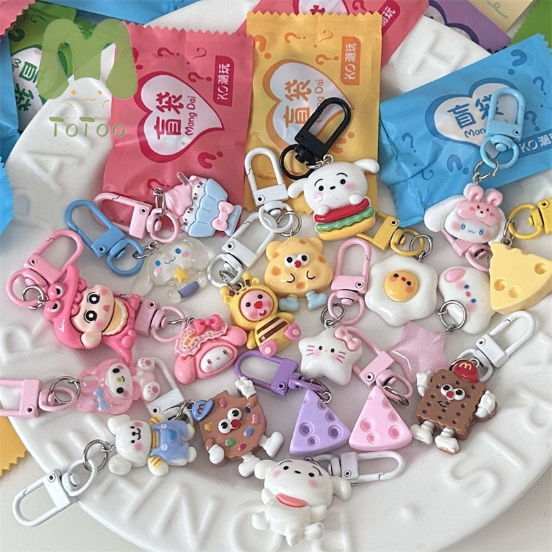 Việc không thể đoán trước được món đồ bên trong giúp làm tăng hứng thú. Ảnh: Internet Việc không thể đoán trước được món đồ bên trong giúp làm tăng hứng thú. Ảnh: Internet