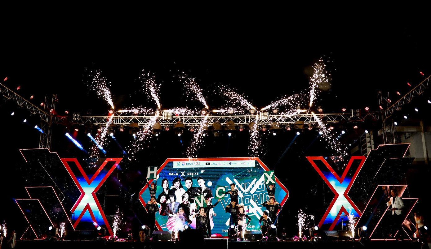 Hùng Vương Concert có quy mô lớn, chuyên nghiệp với sự góp mặt của nhiều ca sĩ, diễn viên.