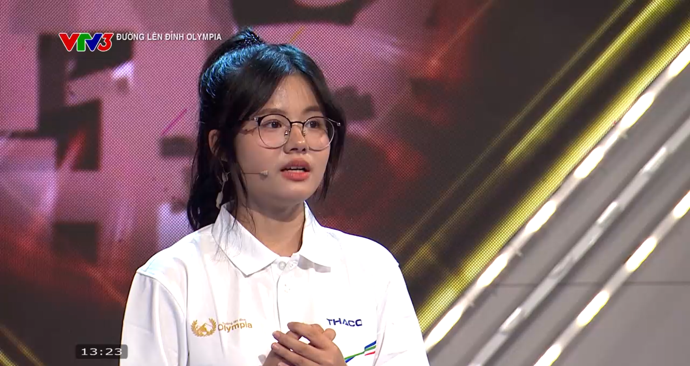 Nữ sinh Hà Tĩnh nhấn chuông thần tốc và dẫn đầu với khoảng cách khá xa cho 3 bạn còn lại. Nữ sinh Hà Tĩnh nhấn chuông thần tốc và dẫn đầu với khoảng cách khá xa cho 3 bạn còn lại.