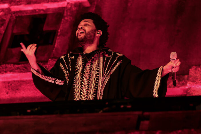 Nhiều khán giả không mua vé sớm vì lo ngại concert lại bị hủy. Nhiều khán giả không mua vé sớm vì lo ngại concert lại bị hủy.