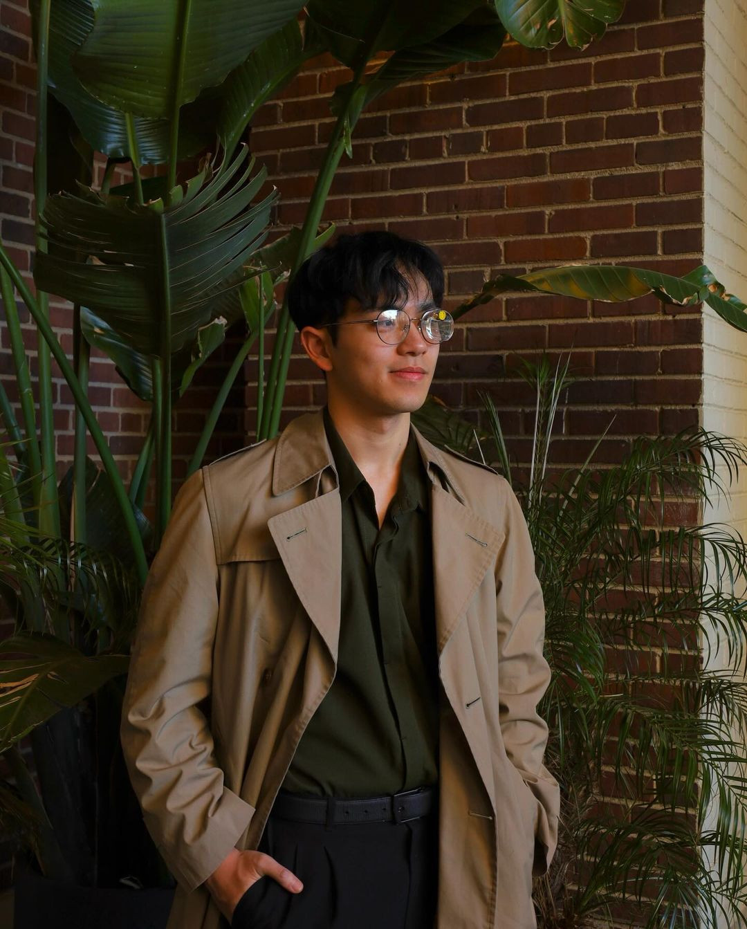 Một điểm đặc biệt khác khiến chiếc kính "gây bão" cõi mạng chính là vẻ ngoài thanh lịch, không quá "hầm hố" như nhiều mẫu kính tích hợp công nghệ khác. Ảnh: anhphunguyen5. Một điểm đặc biệt khác khiến chiếc kính "gây bão" cõi mạng chính là vẻ ngoài thanh lịch, không quá "hầm hố" như nhiều mẫu kính tích hợp công nghệ khác. Ảnh: anhphunguyen5.