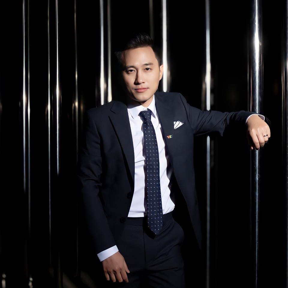 Thời còn đi học, nam MC sở hữu thành tích chuẩn "con nhà người ta". Ảnh: FBNV Thời còn đi học, nam MC sở hữu thành tích chuẩn "con nhà người ta". Ảnh: FBNV