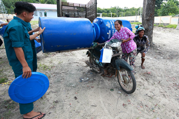 “Giặc hạn, mặn” tiếp tục hoành hoành năm 2017 ảnh 1