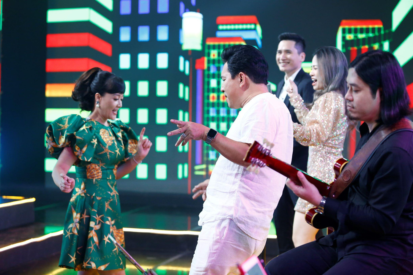 Vân Dung-Quang Thắng sẽ kể thêm chuyện hậu trường "11 tháng 5 ngày"