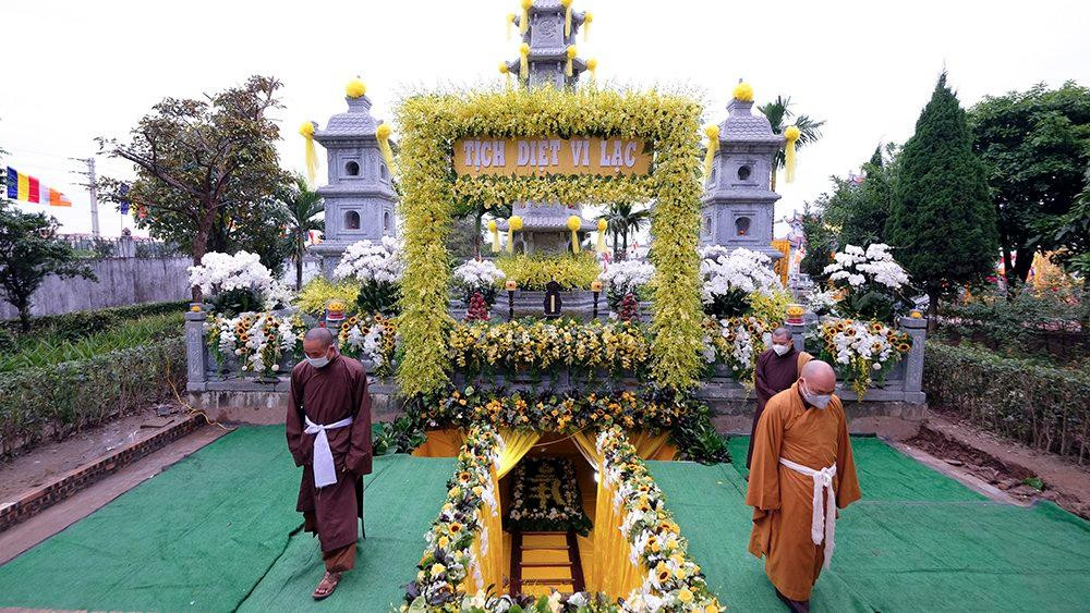 Trước giờ đón kim quan Đức Pháp chủ