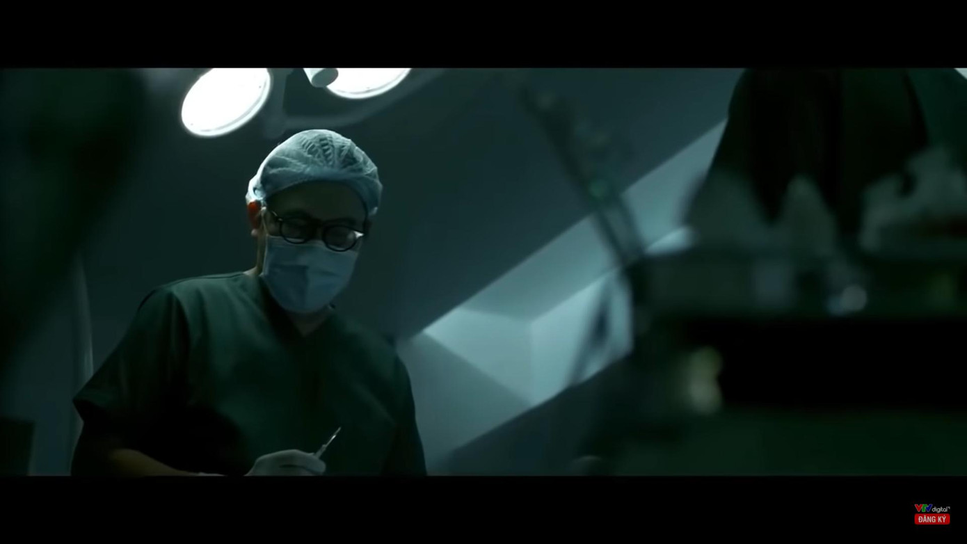 NSƯT Hoàng Hải trong vai bác sĩ thẩm mỹ