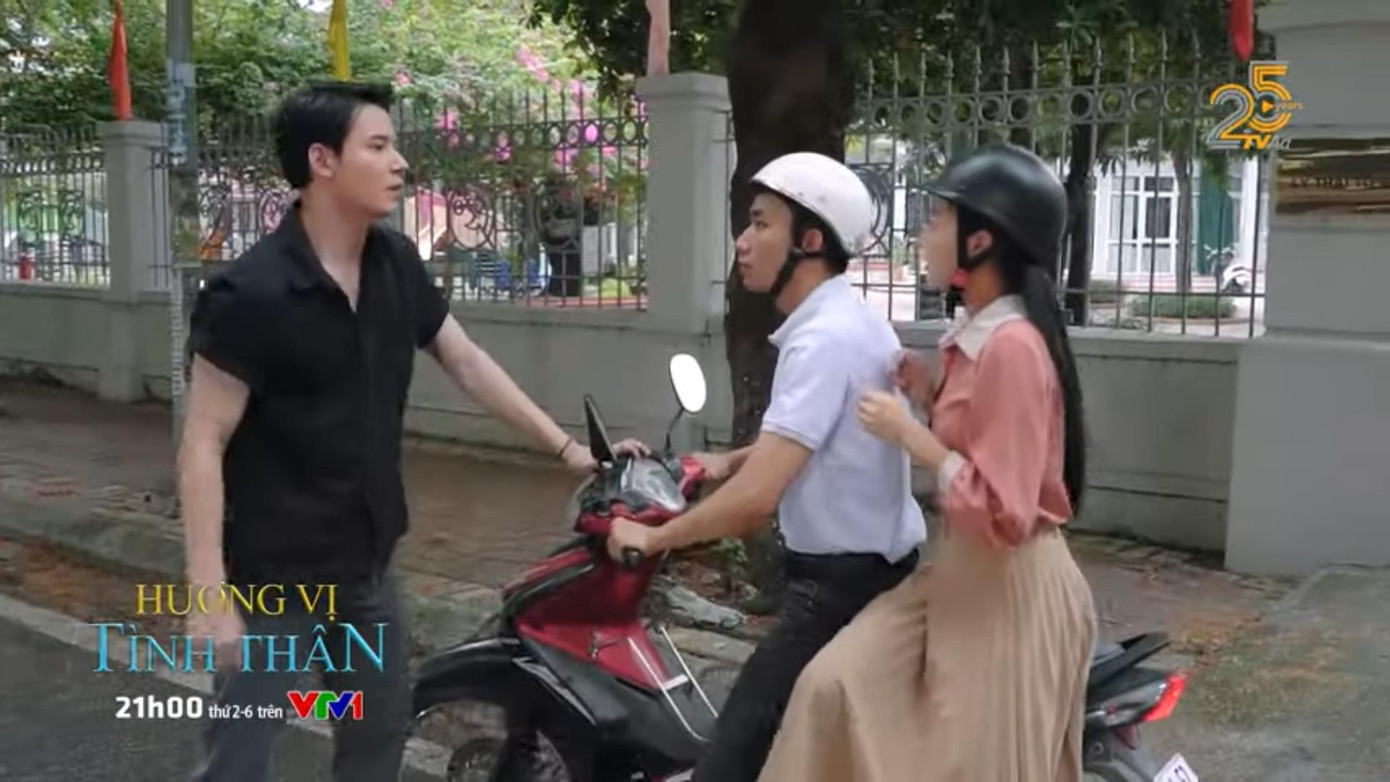 Dũng ghen khi Diệp đi cùng người đàn ông khác