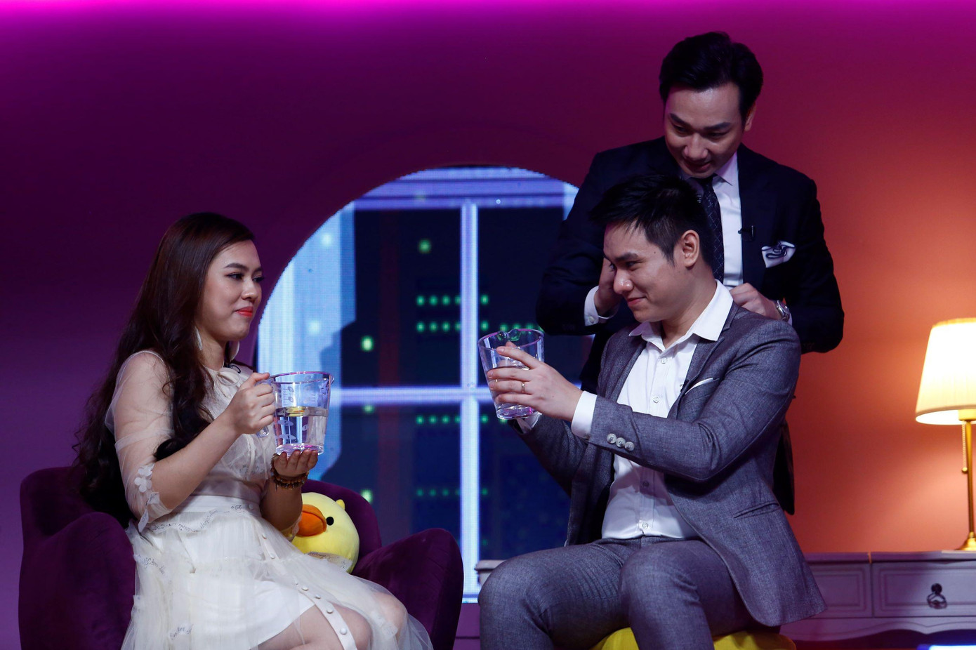 Đôi vợ chồng trẻ đang muốn hàn gắn hôn nhân Đôi vợ chồng trẻ đang muốn hàn gắn hôn nhân