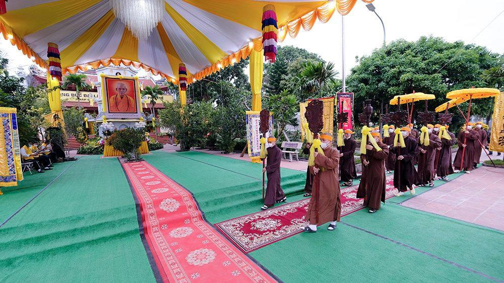 Đoàn hộ tống kim quan Đức Pháp chủ