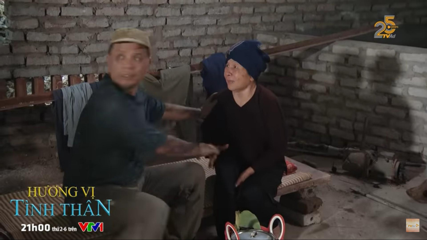 Chiến hốt hoảng khi thấy có người tới tìm Chiến hốt hoảng khi thấy có người tới tìm