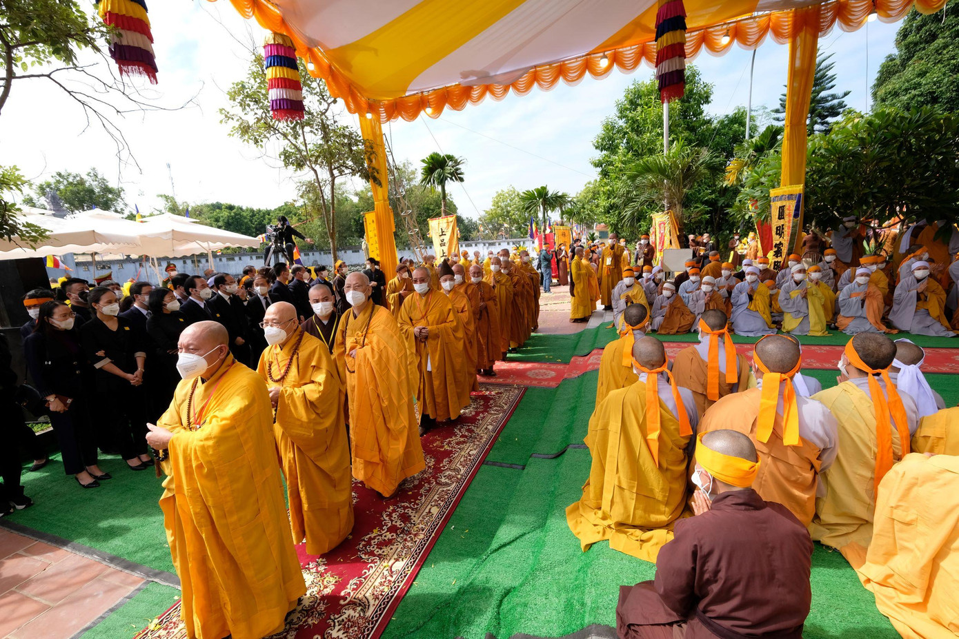 Tăng, ni, Phật tử tiễn biệt Đại lão Hòa thượng